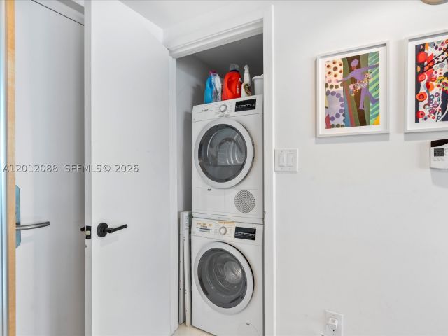1-bedroom condo for rent in Miami Beach - 6801 Collins Ave 1208 - MondialRealty