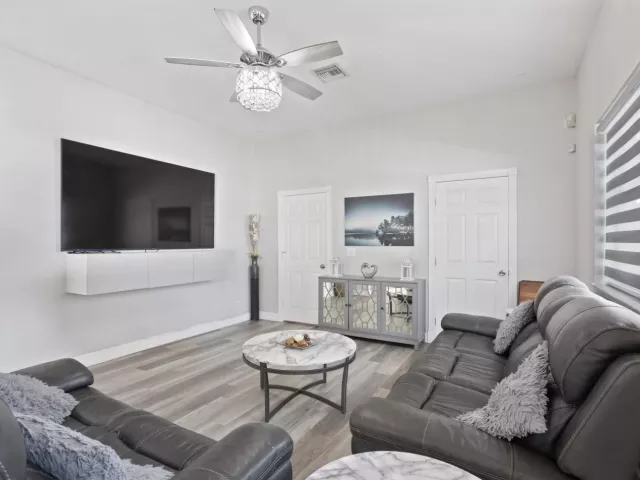 5-bedroom home for rent in West Palm Beach - 3221 El Camino - MondialRealty