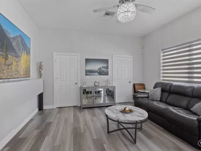 5-bedroom home for rent in West Palm Beach - 3221 El Camino - MondialRealty