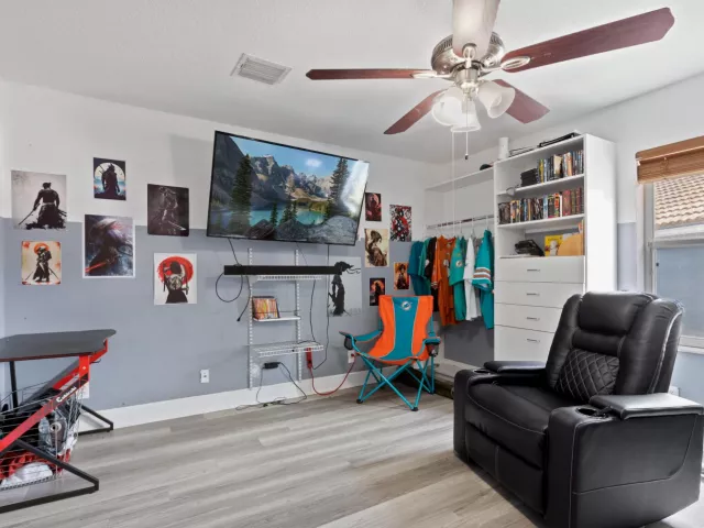5-bedroom home for rent in West Palm Beach - 3221 El Camino - MondialRealty