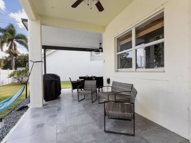 5-bedroom home for rent in West Palm Beach - 3221 El Camino - MondialRealty