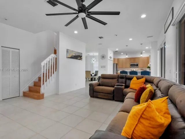 5-bedroom home for sale in Pembroke Pines - 361 SW 167th Ave - MondialRealty