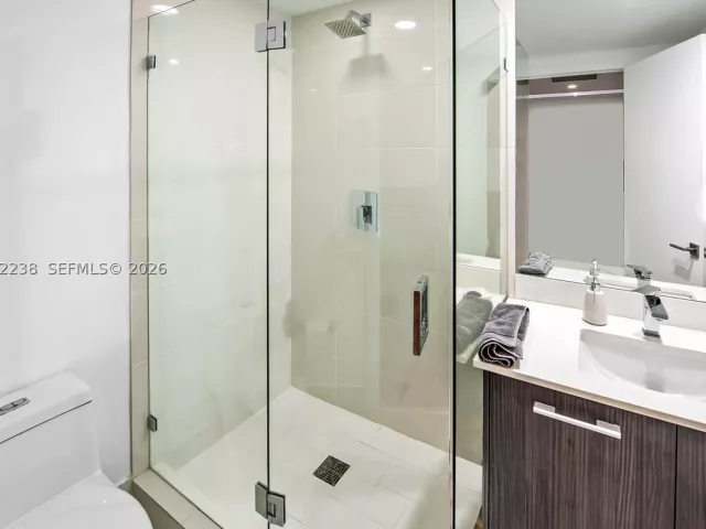 1-bedroom condo for sale in Miami - 45 SW 9th St 1604 - MondialRealty