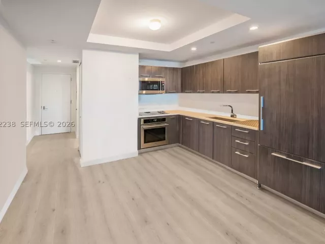1-bedroom condo for sale in Miami - 45 SW 9th St 1604 - MondialRealty