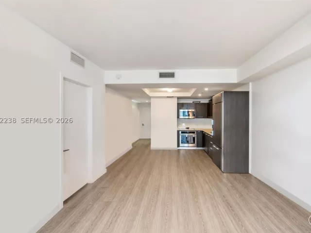 1-bedroom condo for sale in Miami - 45 SW 9th St 1604 - MondialRealty