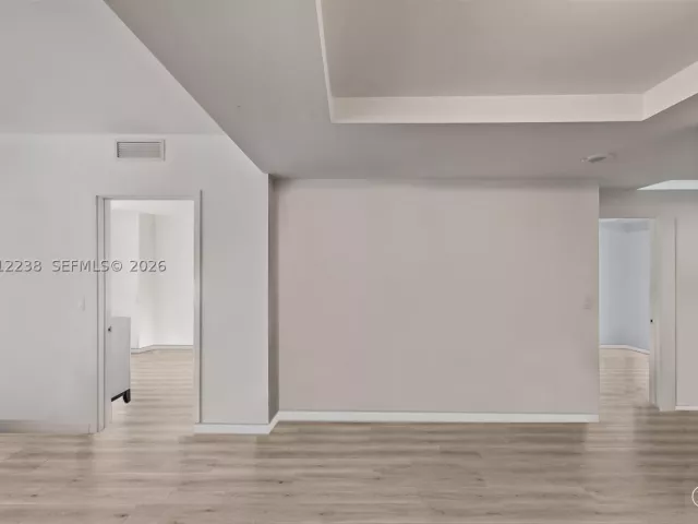 1-bedroom condo for sale in Miami - 45 SW 9th St 1604 - MondialRealty