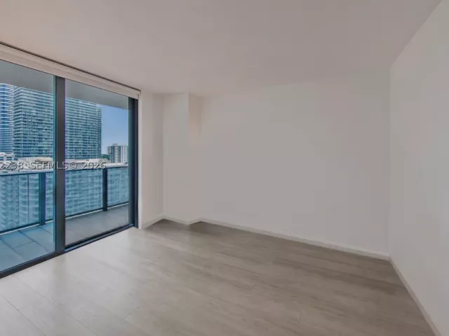 1-bedroom condo for sale in Miami - 45 SW 9th St 1604 - MondialRealty