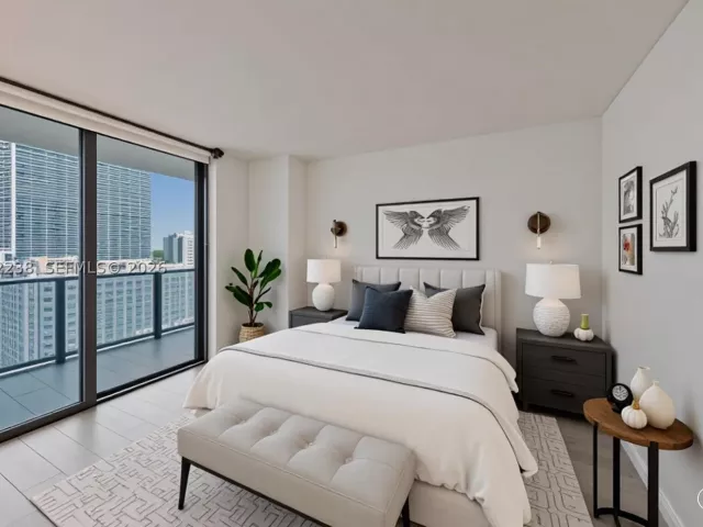 1-bedroom condo for sale in Miami - 45 SW 9th St 1604 - MondialRealty