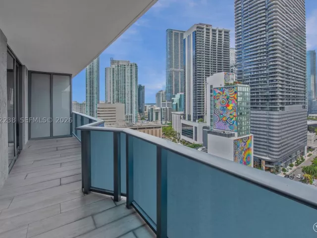 1-bedroom condo for sale in Miami - 45 SW 9th St 1604 - MondialRealty