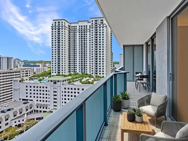 1-bedroom condo for sale in Miami - 45 SW 9th St 1604 - MondialRealty