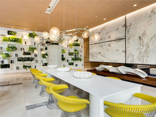 1-bedroom condo for sale in Miami - 45 SW 9th St 1604 - MondialRealty