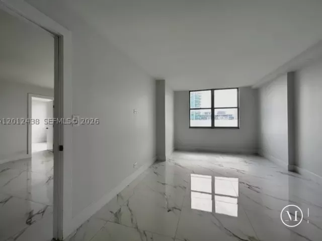3-bedroom condo for rent in Miami Beach - 6039 Collins Ave 1033 - MondialRealty