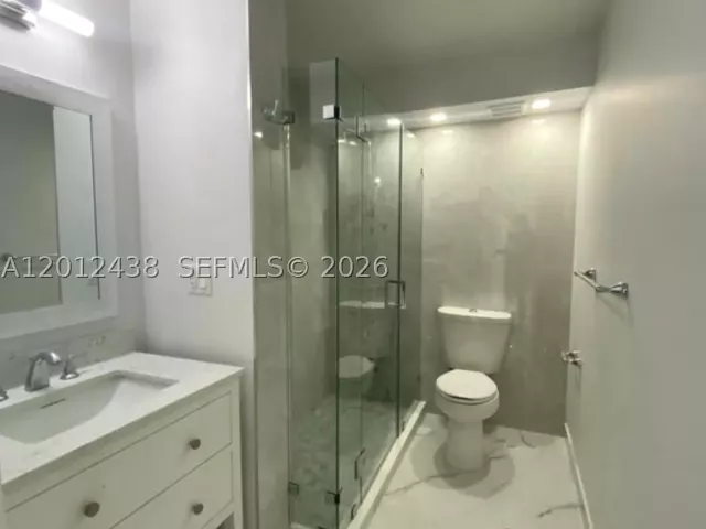 3-bedroom condo for rent in Miami Beach - 6039 Collins Ave 1033 - MondialRealty
