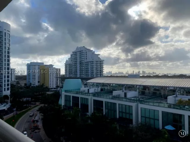 3-bedroom condo for rent in Miami Beach - 6039 Collins Ave 1033 - MondialRealty