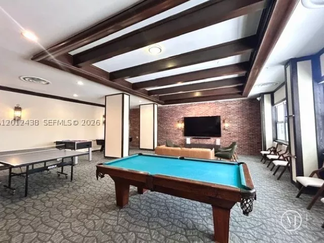 3-bedroom condo for rent in Miami Beach - 6039 Collins Ave 1033 - MondialRealty