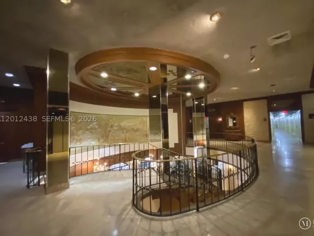 3-bedroom condo for rent in Miami Beach - 6039 Collins Ave 1033 - MondialRealty