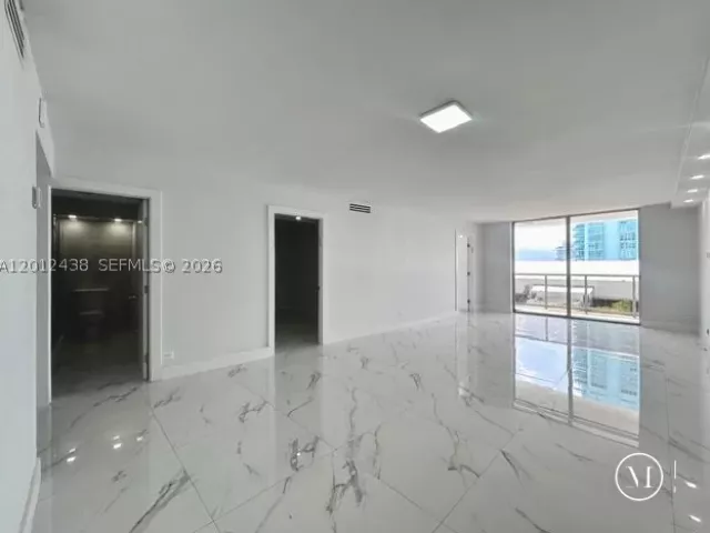 3-bedroom condo for rent in Miami Beach - 6039 Collins Ave 1033 - MondialRealty