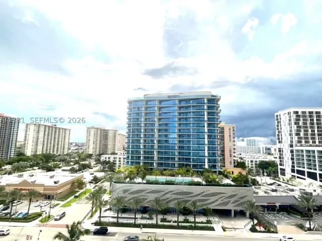 3-bedroom condo for rent in Sunny Isles Beach - 17555 Collins Ave 1001 - MondialRealty