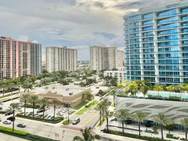 3-bedroom condo for rent in Sunny Isles Beach - 17555 Collins Ave 1001 - MondialRealty