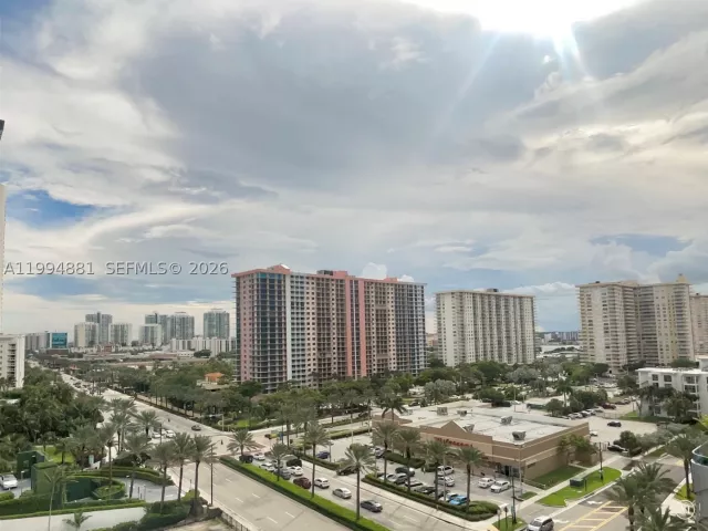 3-bedroom condo for rent in Sunny Isles Beach - 17555 Collins Ave 1001 - MondialRealty