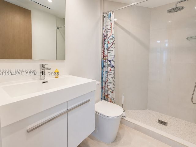 3-bedroom condo for rent in Sunny Isles Beach - 17555 Collins Ave 1001 - MondialRealty