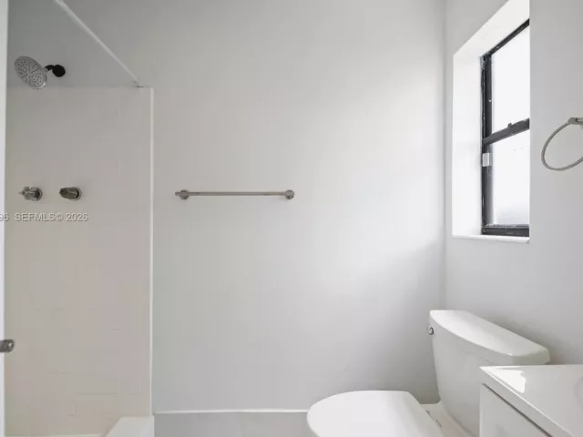 4-bedroom home for rent in Miami - 11950 SW 199th St 1 - MondialRealty