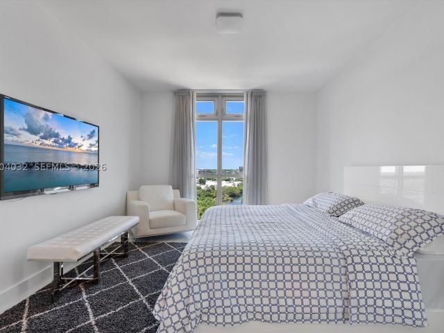 3-bedroom condo for sale in North Miami Beach - 17301 Biscayne Blvd 1010 - MondialRealty