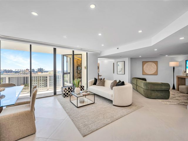 3-bedroom condo for sale in Aventura - 20185 E Country Club Dr 1904 - MondialRealty