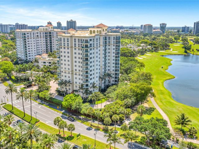 3-bedroom condo for sale in Aventura - 20185 E Country Club Dr 1904 - MondialRealty