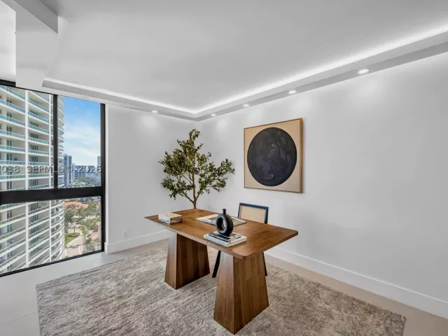 3-bedroom condo for sale in Aventura - 20185 E Country Club Dr 1904 - MondialRealty