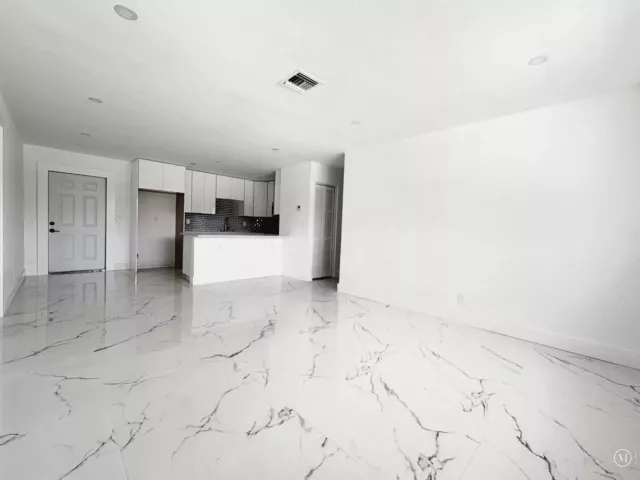 4-bedroom home for sale in West Palm Beach - 6507 Alexander Road - MondialRealty