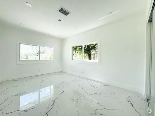 4-bedroom home for sale in West Palm Beach - 6507 Alexander Road - MondialRealty