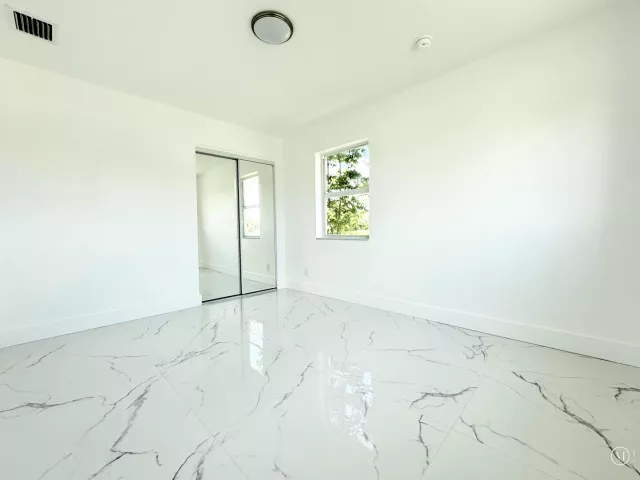 4-bedroom home for sale in West Palm Beach - 6507 Alexander Road - MondialRealty