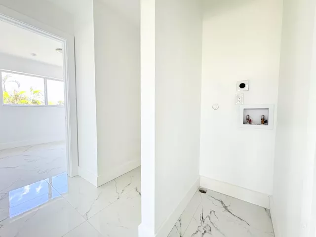 4-bedroom home for sale in West Palm Beach - 6507 Alexander Road - MondialRealty