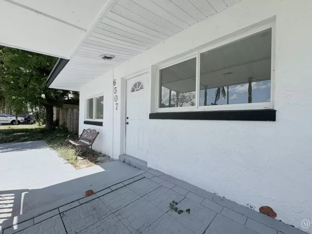 4-bedroom home for sale in West Palm Beach - 6507 Alexander Road - MondialRealty