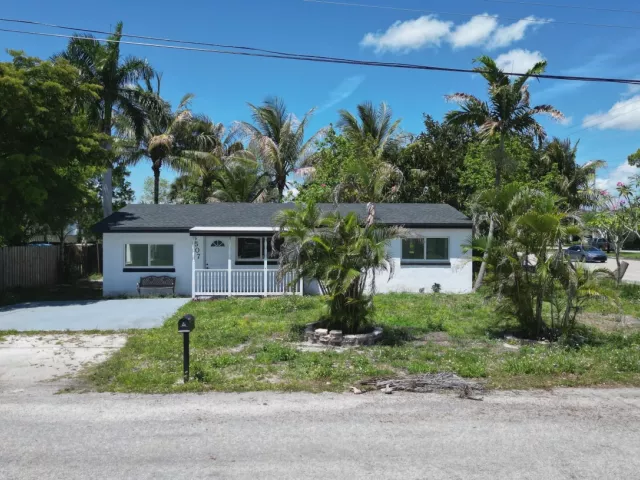 4-bedroom home for sale in West Palm Beach - 6507 Alexander Road - MondialRealty