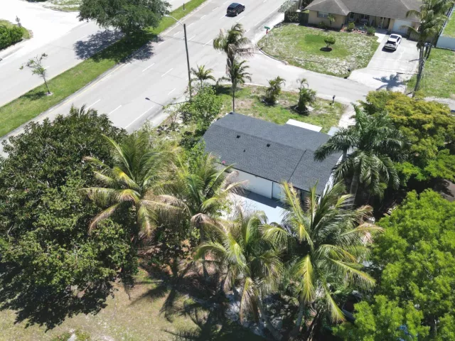4-bedroom home for sale in West Palm Beach - 6507 Alexander Road - MondialRealty