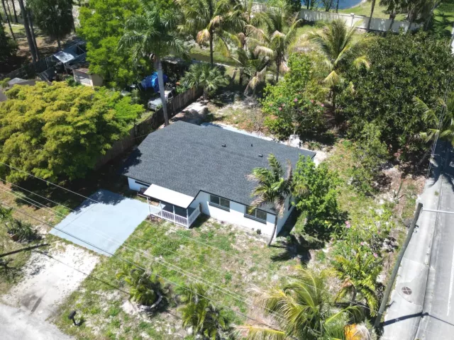 4-bedroom home for sale in West Palm Beach - 6507 Alexander Road - MondialRealty