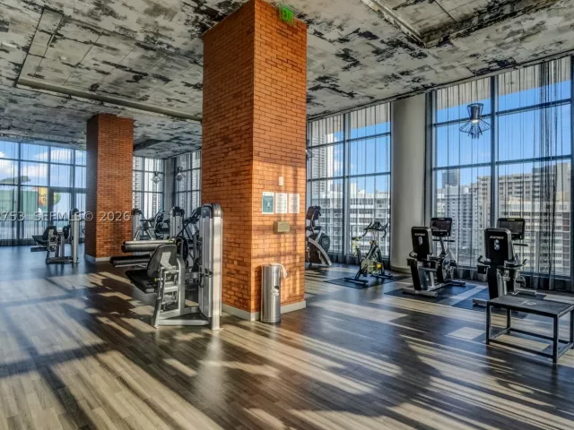 2-bedroom condo for sale in Hollywood - 4010 S Ocean Dr R1801 - MondialRealty