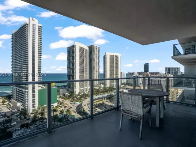 2-bedroom condo for sale in Hollywood - 4010 S Ocean Dr R1801 - MondialRealty