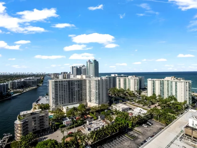 2-bedroom condo for sale in Hollywood - 4010 S Ocean Dr R1801 - MondialRealty