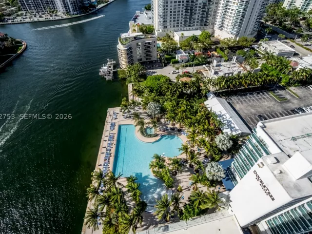 2-bedroom condo for sale in Hollywood - 4010 S Ocean Dr R1801 - MondialRealty