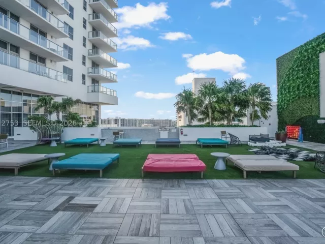 2-bedroom condo for sale in Hollywood - 4010 S Ocean Dr R1801 - MondialRealty