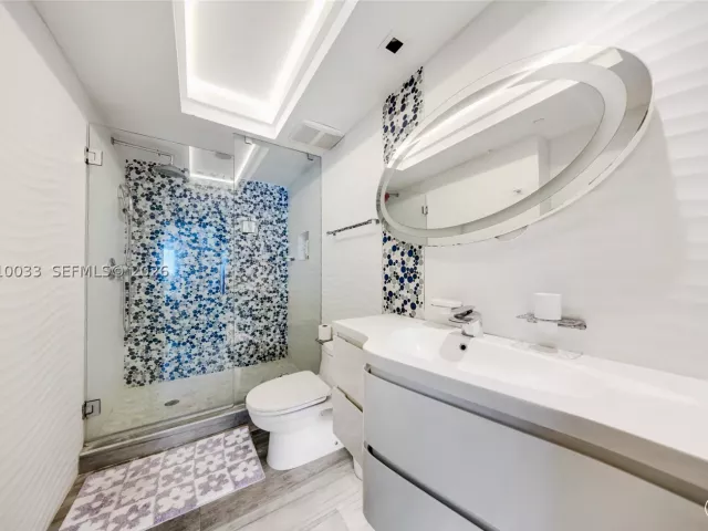 2-bedroom condo for sale in Miami - 500 Brickell Ave 3707 - MondialRealty
