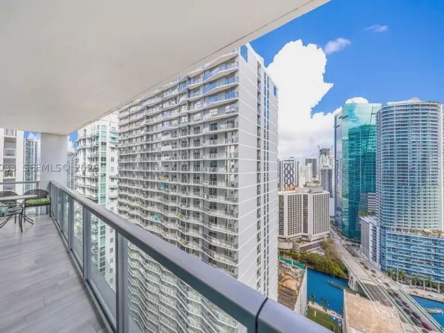 2-bedroom condo for sale in Miami - 500 Brickell Ave 3707 - MondialRealty