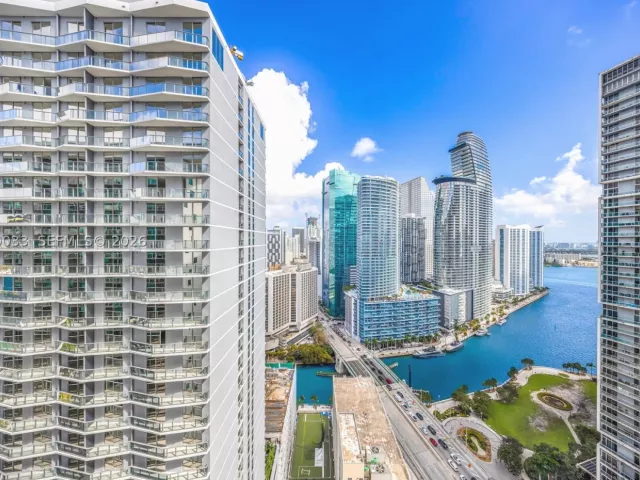 2-bedroom condo for sale in Miami - 500 Brickell Ave 3707 - MondialRealty