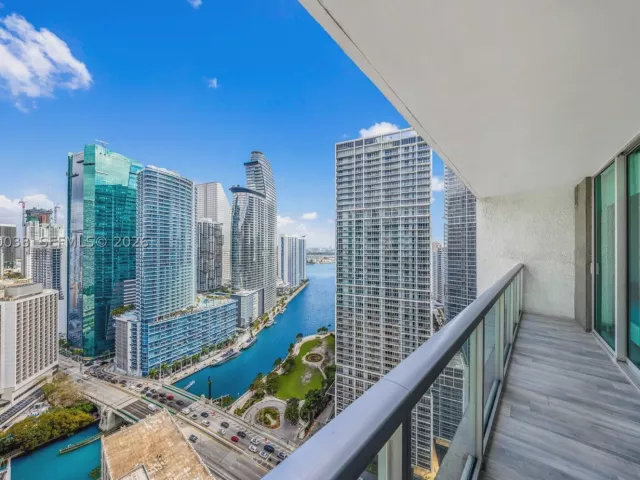 2-bedroom condo for sale in Miami - 500 Brickell Ave 3707 - MondialRealty