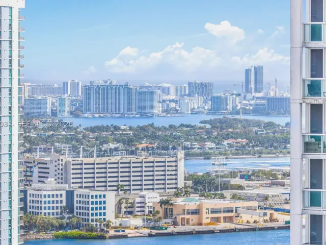 2-bedroom condo for sale in Miami - 500 Brickell Ave 3707 - MondialRealty