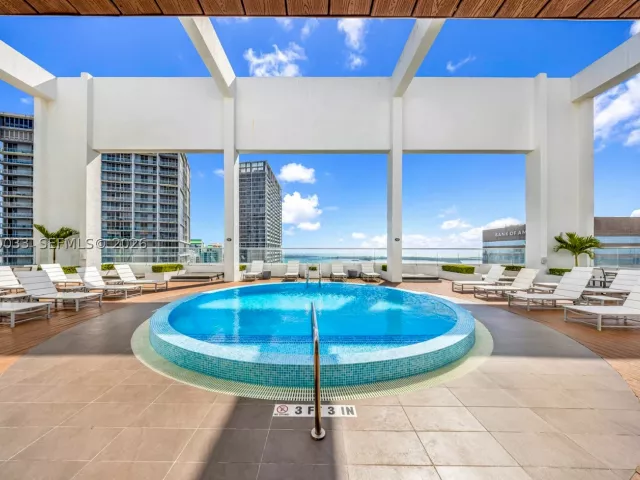 2-bedroom condo for sale in Miami - 500 Brickell Ave 3707 - MondialRealty