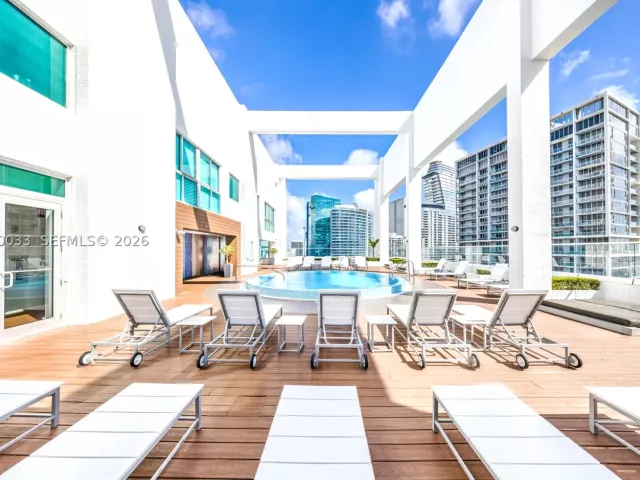 2-bedroom condo for sale in Miami - 500 Brickell Ave 3707 - MondialRealty